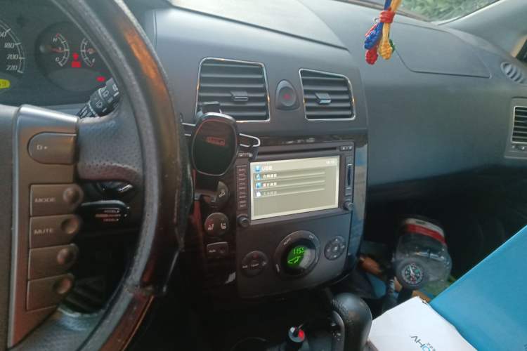 Used Roewe W5 2013 1.8T 4WD Automatic High-End Model Audio And AC Panel