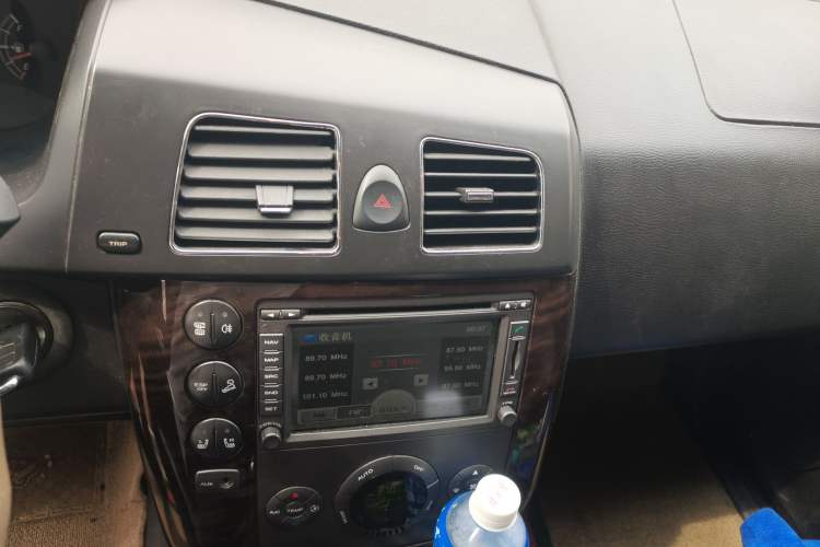 Used Roewe W5 2013 1.8T 4WD Automatic High-End Model Audio And AC Panel