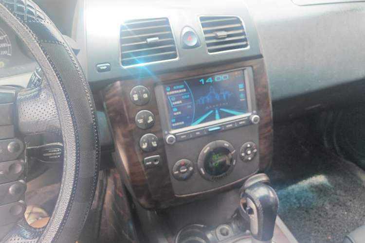 Used Roewe W5 2013 1.8T 4WD Automatic High-End Model Audio And AC Panel