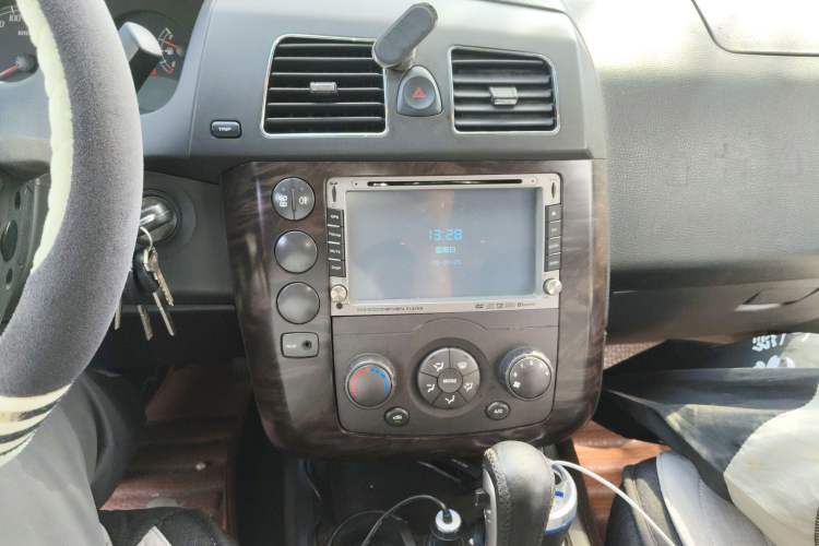 Used Roewe W5 2013 1.8T 2WD Automatic Xingyu Edition Audio And AC Panel