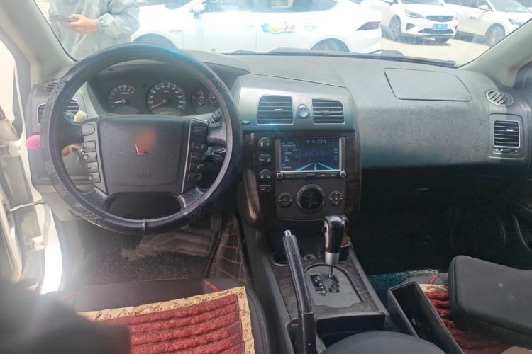 Used Roewe W5 2013 1.8T 4WD Automatic High-End Model Center Console