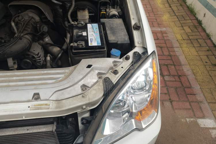 Used Roewe W5 2013 1.8T 4WD Automatic High-End Model Engine Bay Left