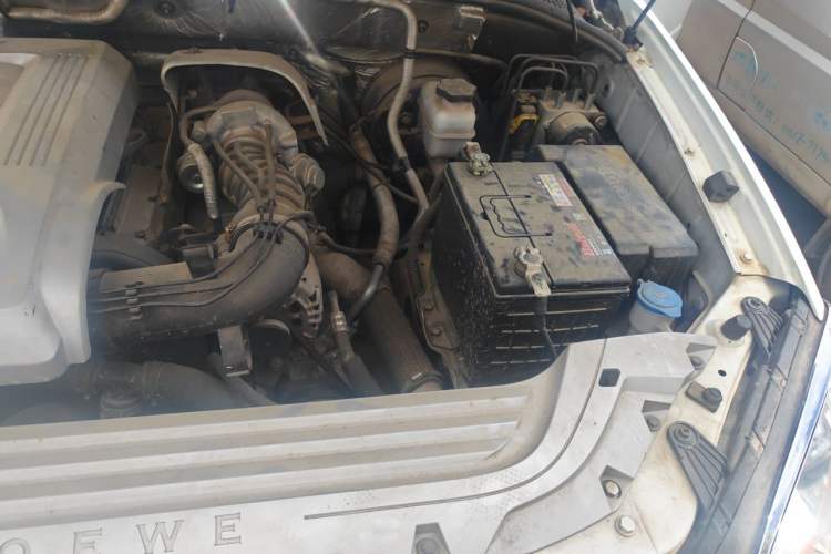 Used Roewe W5 2013 1.8T 4WD Automatic High-End Model Engine Bay Left