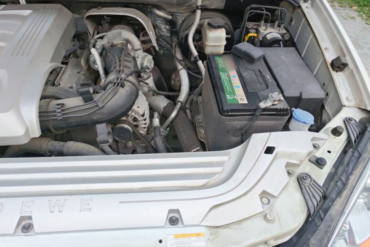Used Roewe W5 2013 1.8T 2WD Automatic Xingyu Edition Engine Bay Left