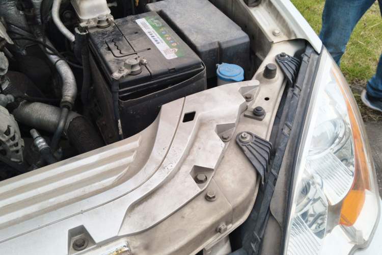 Used Roewe W5 2013 1.8T 4WD Automatic High-End Model Engine Bay Left