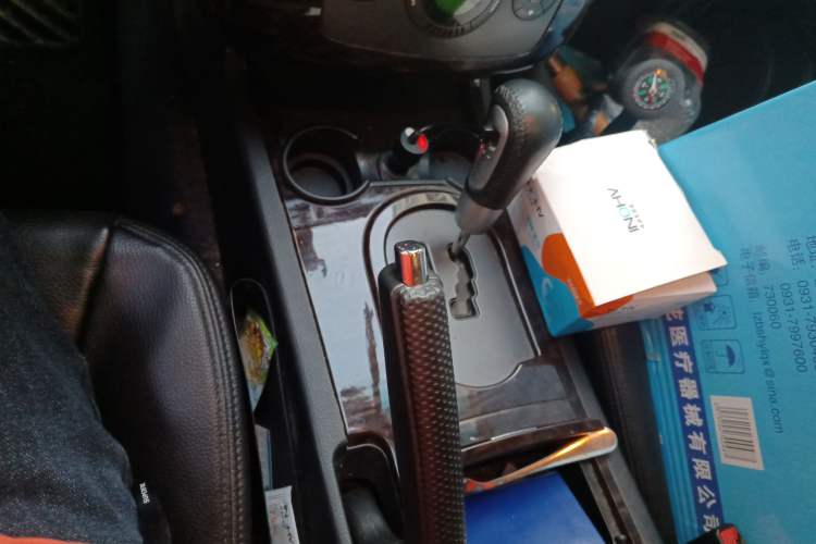 Used Roewe W5 2013 1.8T 4WD Automatic High-End Model Gear Lever