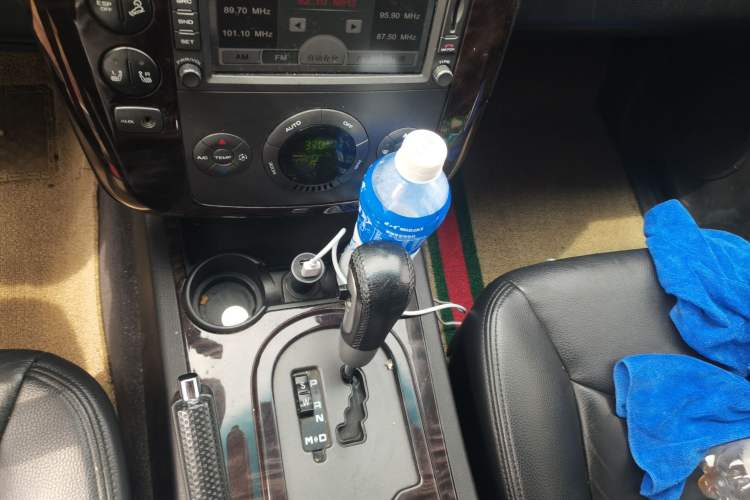 Used Roewe W5 2013 1.8T 4WD Automatic High-End Model Gear Lever