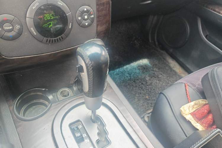 Used Roewe W5 2013 1.8T 4WD Automatic High-End Model Gear Lever