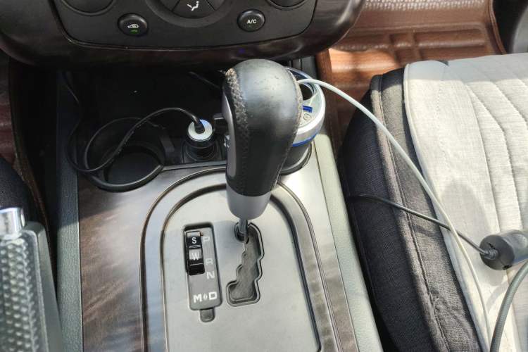 Used Roewe W5 2013 1.8T 2WD Automatic Xingyu Edition Gear Lever