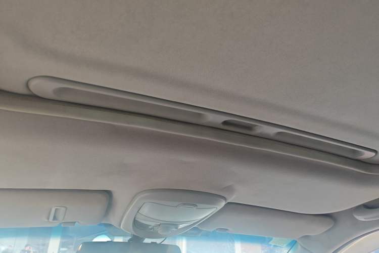 Used Roewe W5 2013 1.8T 4WD Automatic High-End Model Headliner