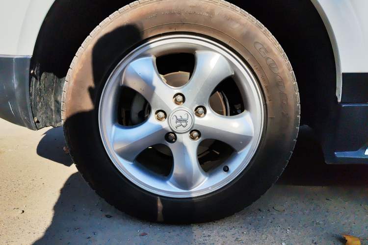 Used Roewe W5 2013 1.8T 4WD Automatic Executive Edition Left Front Wheel Hub