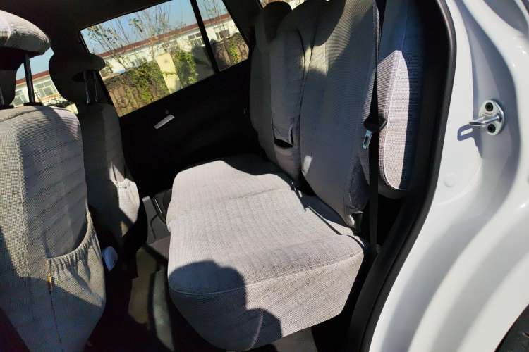 Used Roewe W5 2013 1.8T 4WD Automatic Executive Edition Left Rear Seat
