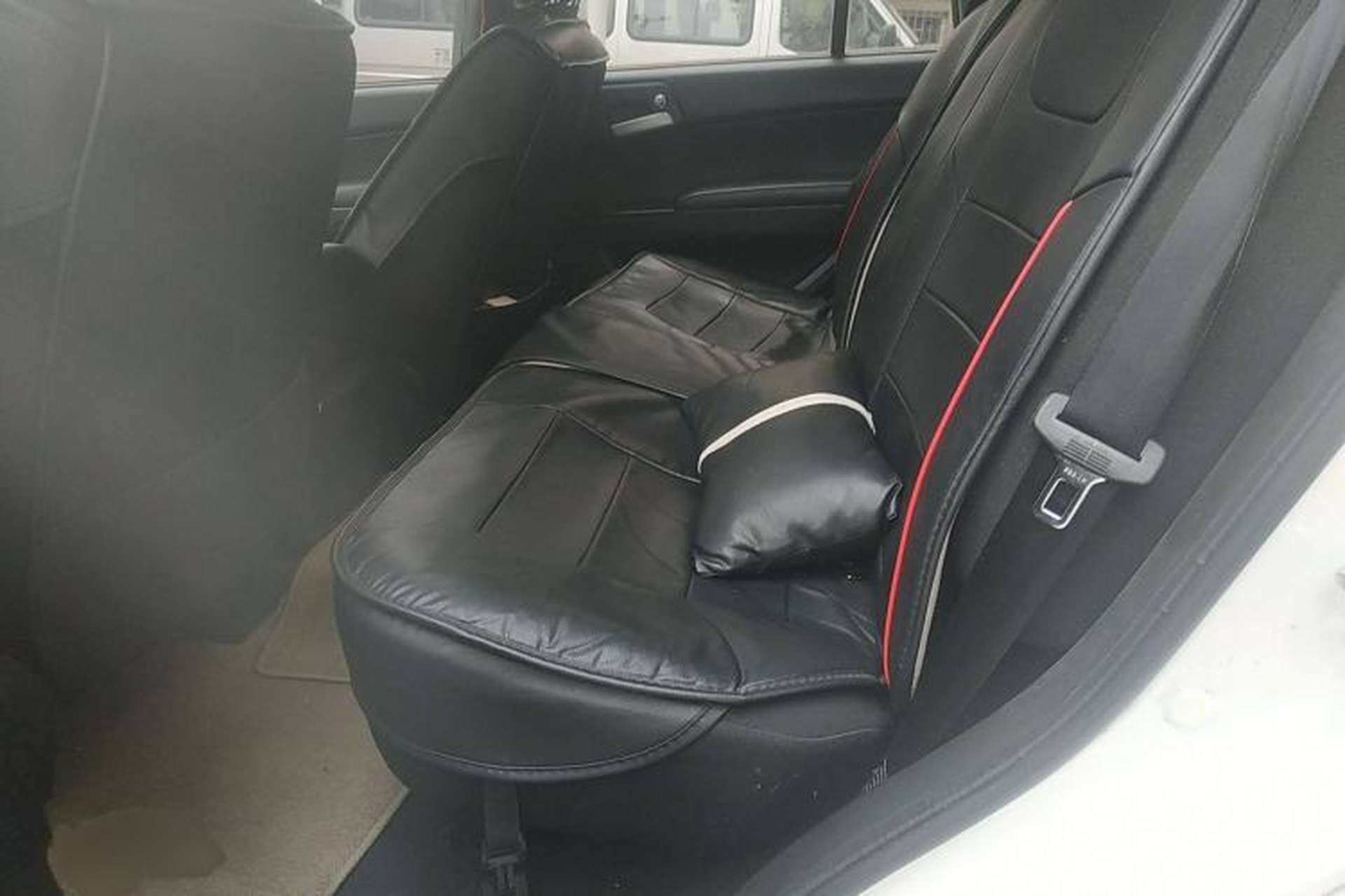 Used Roewe W5 2013 1.8T 2WD Automatic Xingyu Edition Left Rear Seat