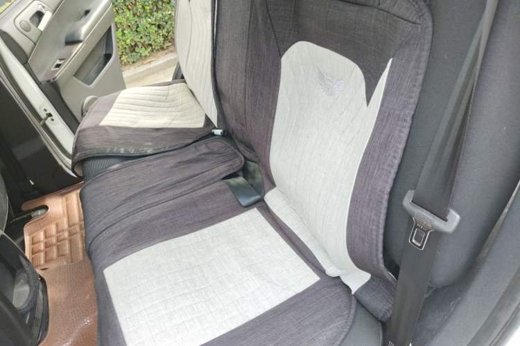 Used Roewe W5 2013 1.8T 2WD Automatic Xingyu Edition Left Rear Seat