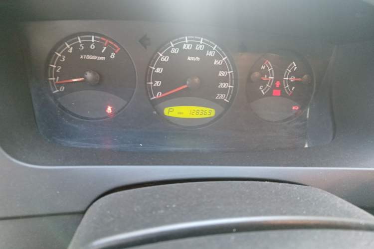 Used Roewe W5 2013 1.8T 4WD Automatic High-End Model Odometer Close Up