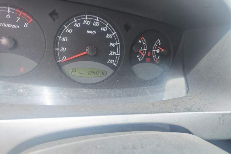 Used Roewe W5 2013 1.8T 4WD Automatic High-End Model Odometer Close Up