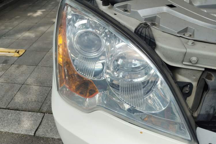 Used Roewe W5 2013 1.8T 2WD Automatic Xingyu Edition Right Front Headlight