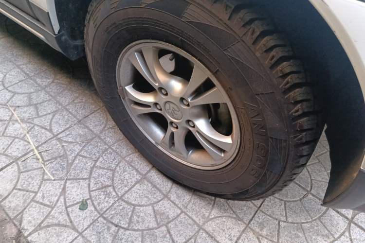 Used Roewe W5 2013 1.8T 4WD Automatic High-End Model Right Front Wheel Hub