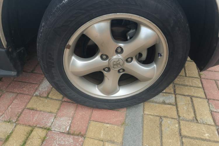 Used Roewe W5 2013 1.8T 4WD Automatic High-End Model Right Front Wheel Hub