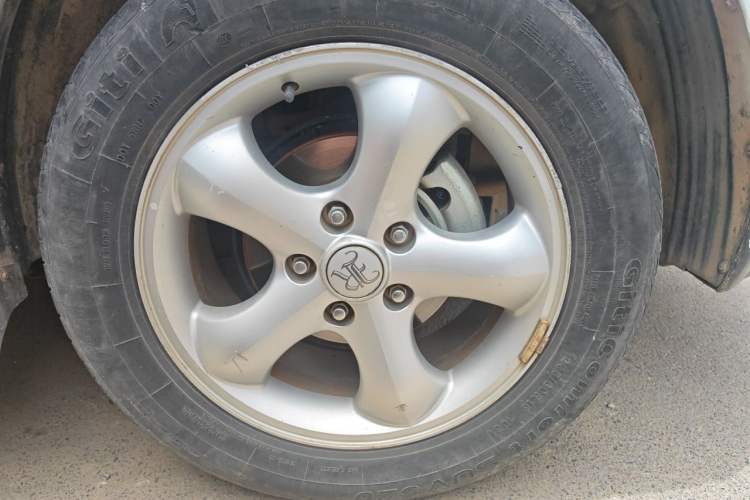 Used Roewe W5 2013 1.8T 4WD Automatic High-End Model Right Front Wheel Hub