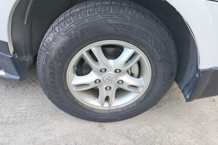 Used Roewe W5 2013 1.8T 2WD Automatic Xingyu Edition Right Front Wheel Hub