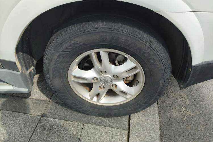 Used Roewe W5 2013 1.8T 2WD Automatic Xingyu Edition Right Front Wheel Hub