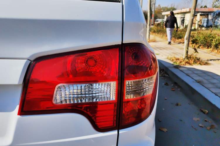 Used Roewe W5 2013 1.8T 4WD Automatic Executive Edition Right Rear Taillight