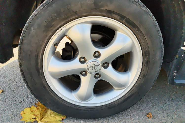Used Roewe W5 2013 1.8T 4WD Automatic Executive Edition Right Rear Wheel Hub