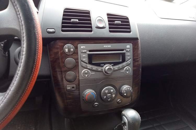 Used Roewe W5 2014 1.8T 2WD Automatic Tharu Special Edition Audio And AC Panel