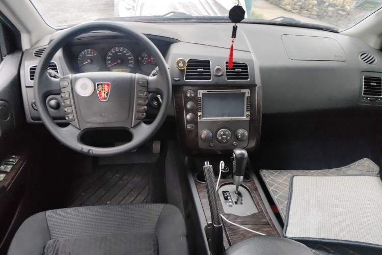 Used Roewe W5 2014 1.8T 2WD Automatic Tharu Special Edition Center Console