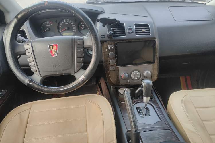 Used Roewe W5 2014 1.8T 2WD Automatic Tharu Special Edition Center Console