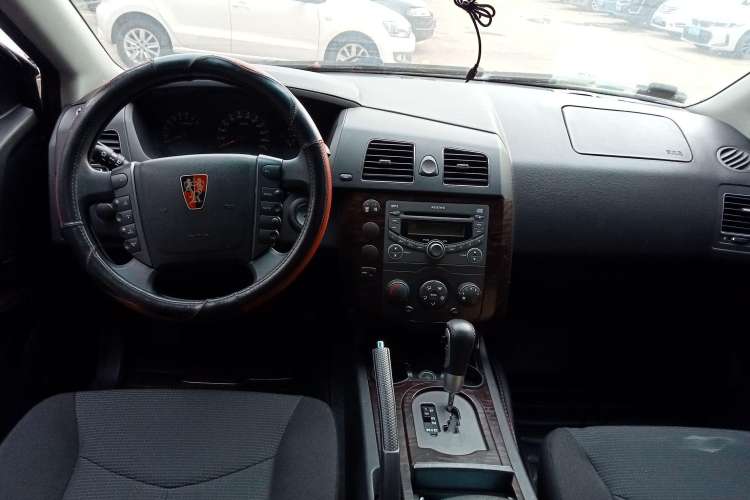 Used Roewe W5 2014 1.8T 2WD Automatic Tharu Special Edition Center Console