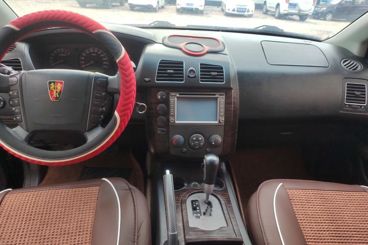 Used Roewe W5 2014 1.8T 2WD Automatic Tharu Special Edition Center Console