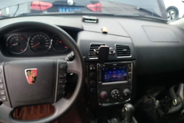 Used Roewe W5 2014 1.8T 2WD Automatic Tharu Special Edition Center Console