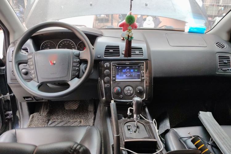 Used Roewe W5 2014 1.8T 2WD Automatic Tharu Special Edition Center Console