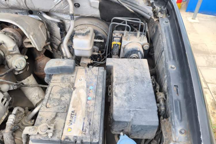 Used Roewe W5 2014 1.8T 2WD Automatic Tharu Special Edition Engine Bay Left