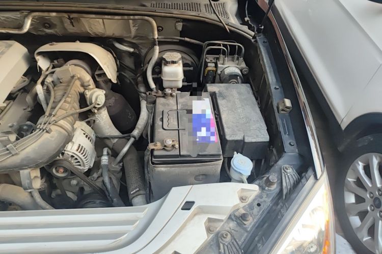 Used Roewe W5 2014 1.8T 4WD Automatic Haoyu Special Edition Engine Bay Left
