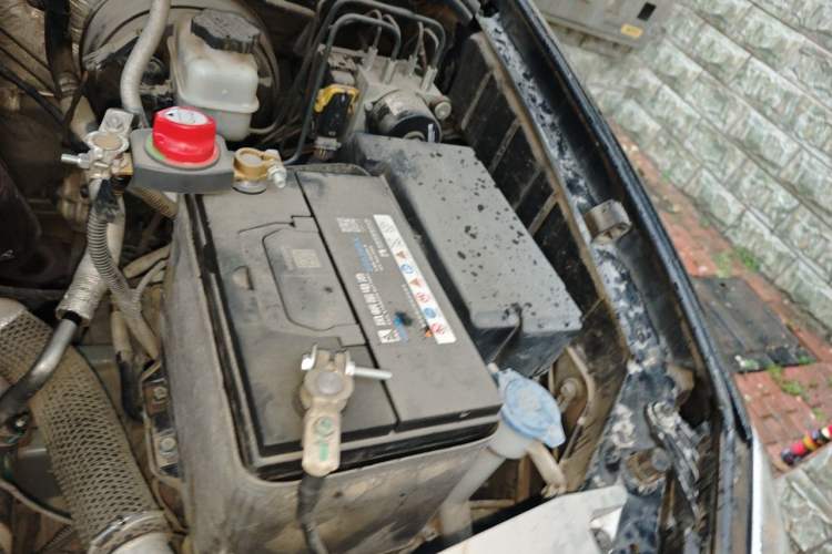 Used Roewe W5 2014 1.8T 4WD Automatic Haoyu Special Edition Engine Bay Left