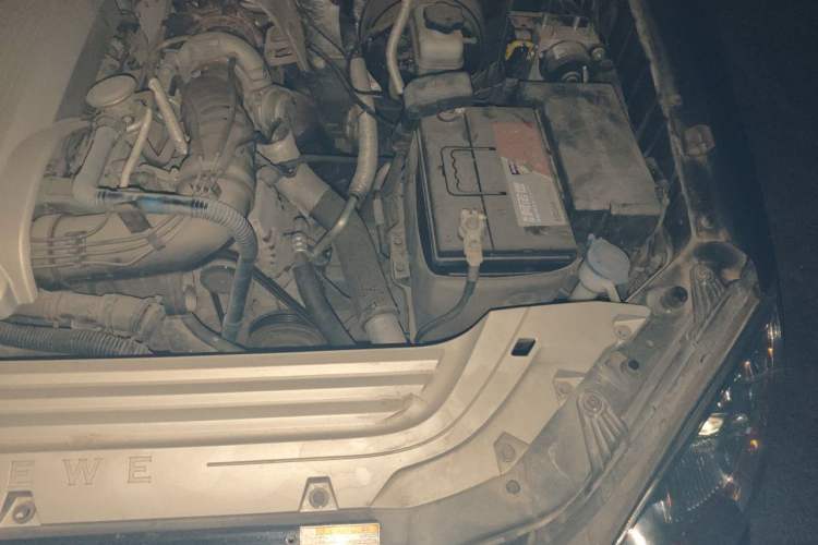 Used Roewe W5 2014 1.8T 2WD Automatic Tharu Special Edition Engine Bay Left