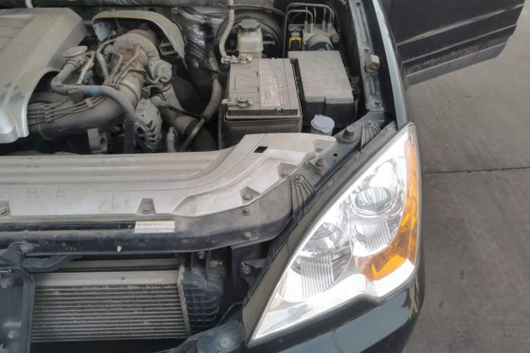 Used Roewe W5 2014 1.8T 4WD Automatic Haoyu Special Edition Engine Bay Left