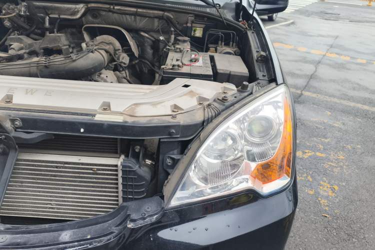 Used Roewe W5 2014 1.8T 2WD Automatic Tharu Special Edition Engine Bay Left