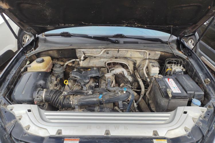 Used Roewe W5 2014 1.8T 2WD Automatic Tharu Special Edition Engine Bay