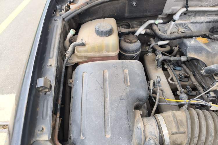 Used Roewe W5 2014 1.8T 2WD Automatic Tharu Special Edition Engine Bay Right