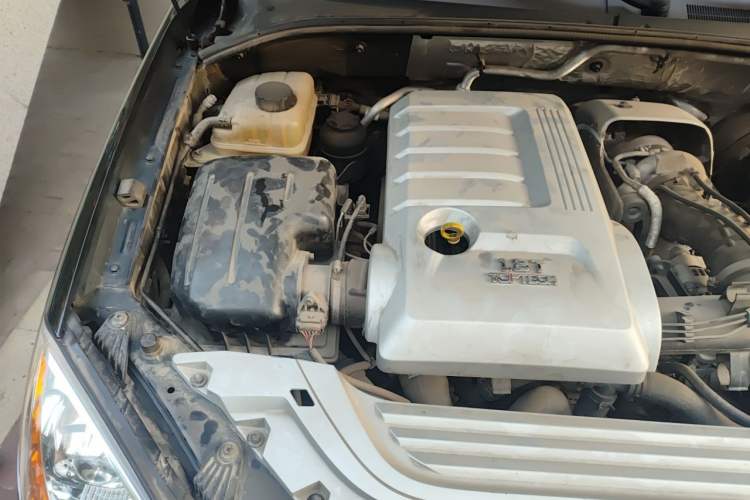 Used Roewe W5 2014 1.8T 4WD Automatic Haoyu Special Edition Engine Bay Right