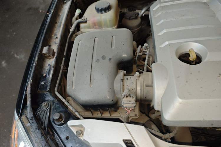 Used Roewe W5 2014 1.8T 4WD Automatic Haoyu Special Edition Engine Bay Right