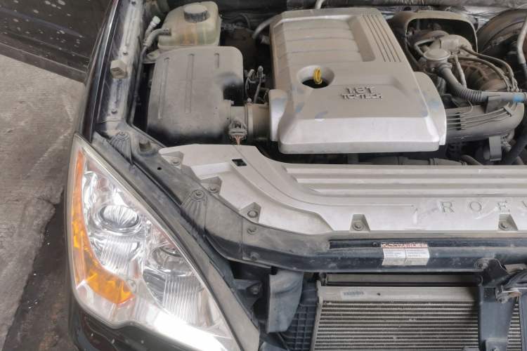 Used Roewe W5 2014 1.8T 4WD Automatic Haoyu Special Edition Engine Bay Right
