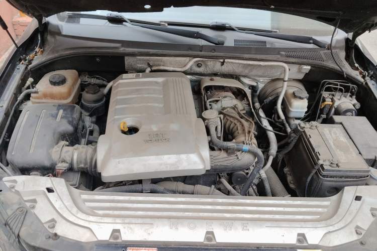 Used Roewe W5 2014 1.8T 2WD Automatic Tharu Special Edition Engine Bay