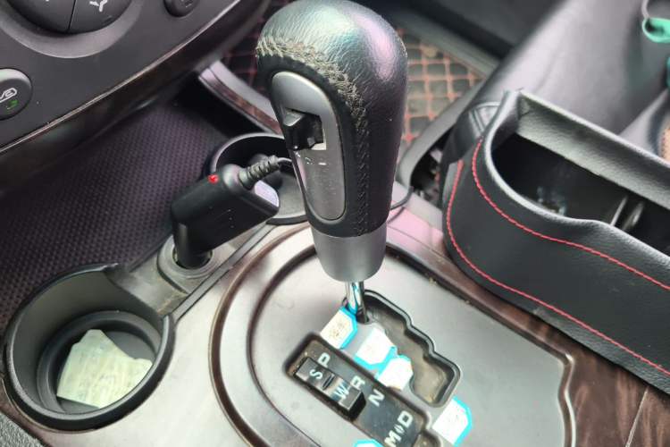 Used Roewe W5 2014 1.8T 2WD Automatic Tharu Special Edition Gear Lever