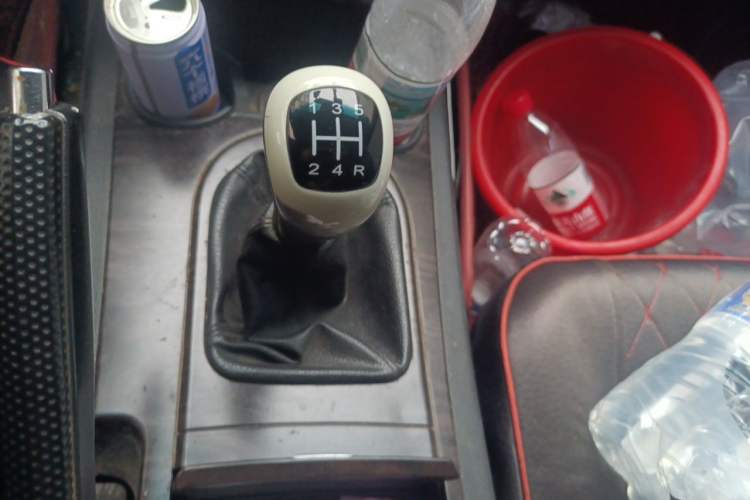 Used Roewe W5 2014 1.8T 2WD Manual Chiyu Special Edition Gear Lever