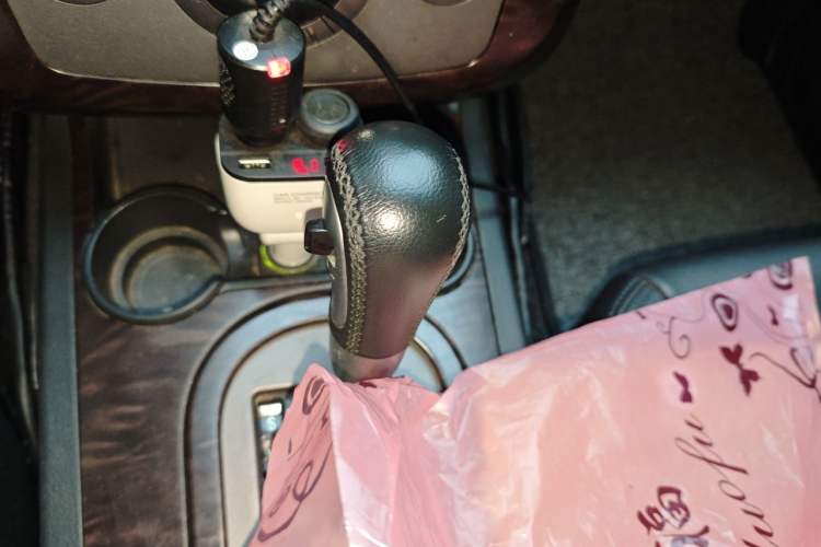 Used Roewe W5 2014 1.8T 4WD Automatic Haoyu Special Edition Gear Lever